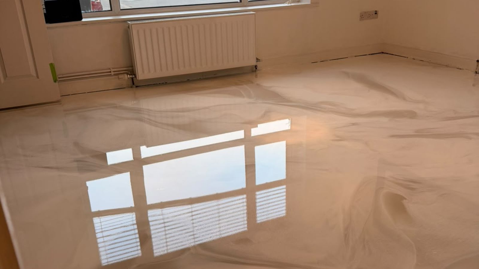 Faux marble seamless resin floor, a waterproof finish ideal for bathrooms