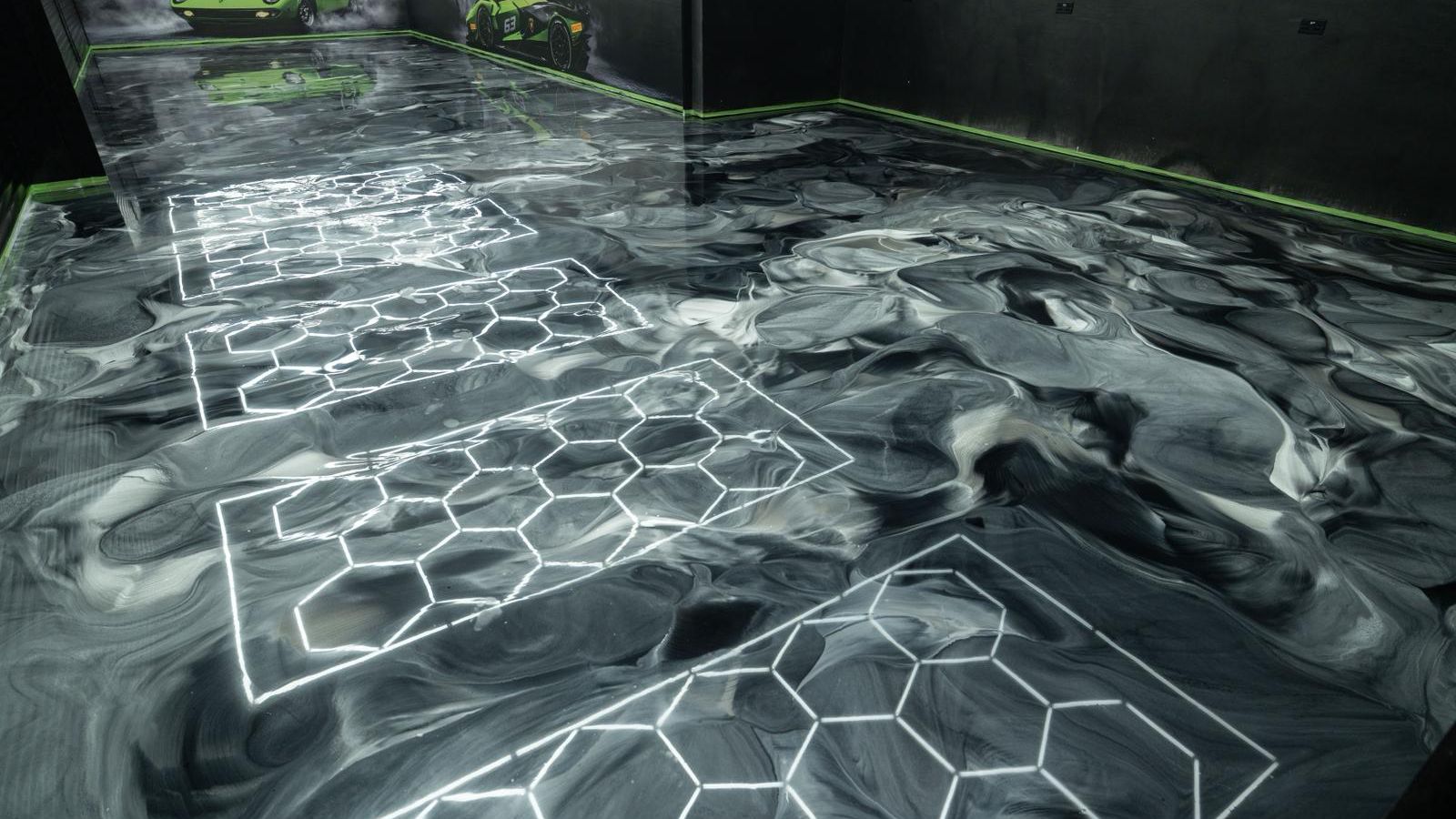 Faux marble resin showroom floor by Atelier Resin